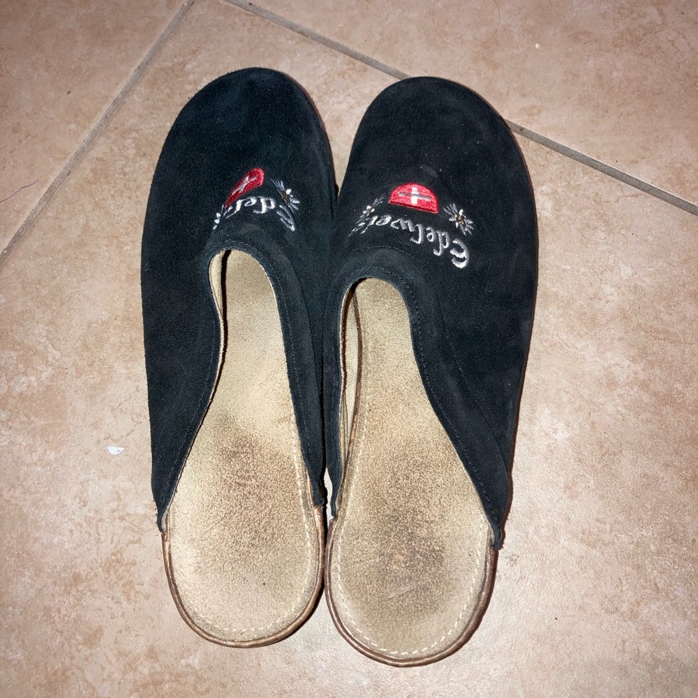 Vintage size 10 CLOGS!! Gently used never seen anything like these before!!!
